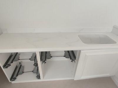 Столешница с мойкой из искусственного камня для кухни Staron VC110 Cotton White